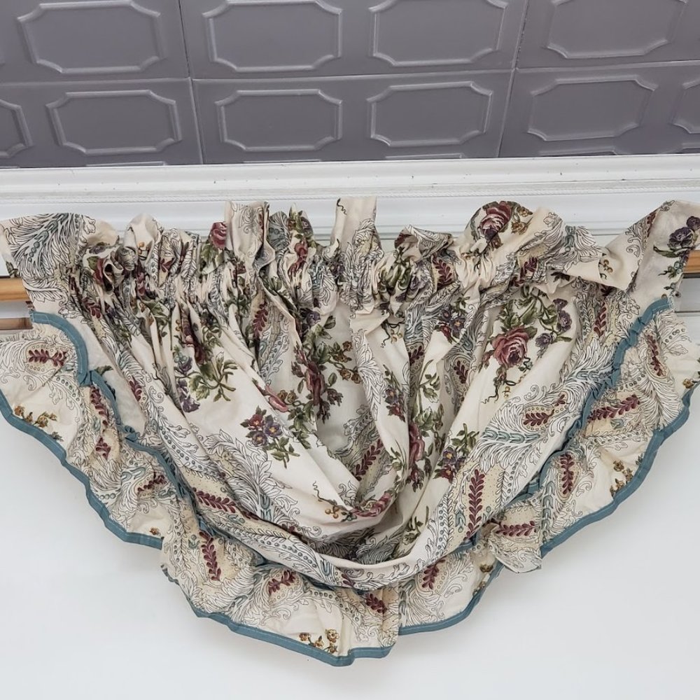 Louis Nichole Festoon Rococo Roses Floral 25W x 17L Valance Vintage 80s NEW 6156